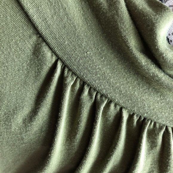 🌻3/$20🌻Green cowl neck tunic - Picture 3 of 4